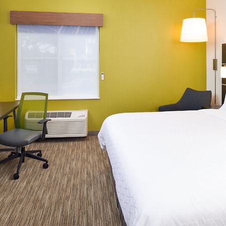 Holiday Inn Express Wixom By Ihg Buitenkant foto