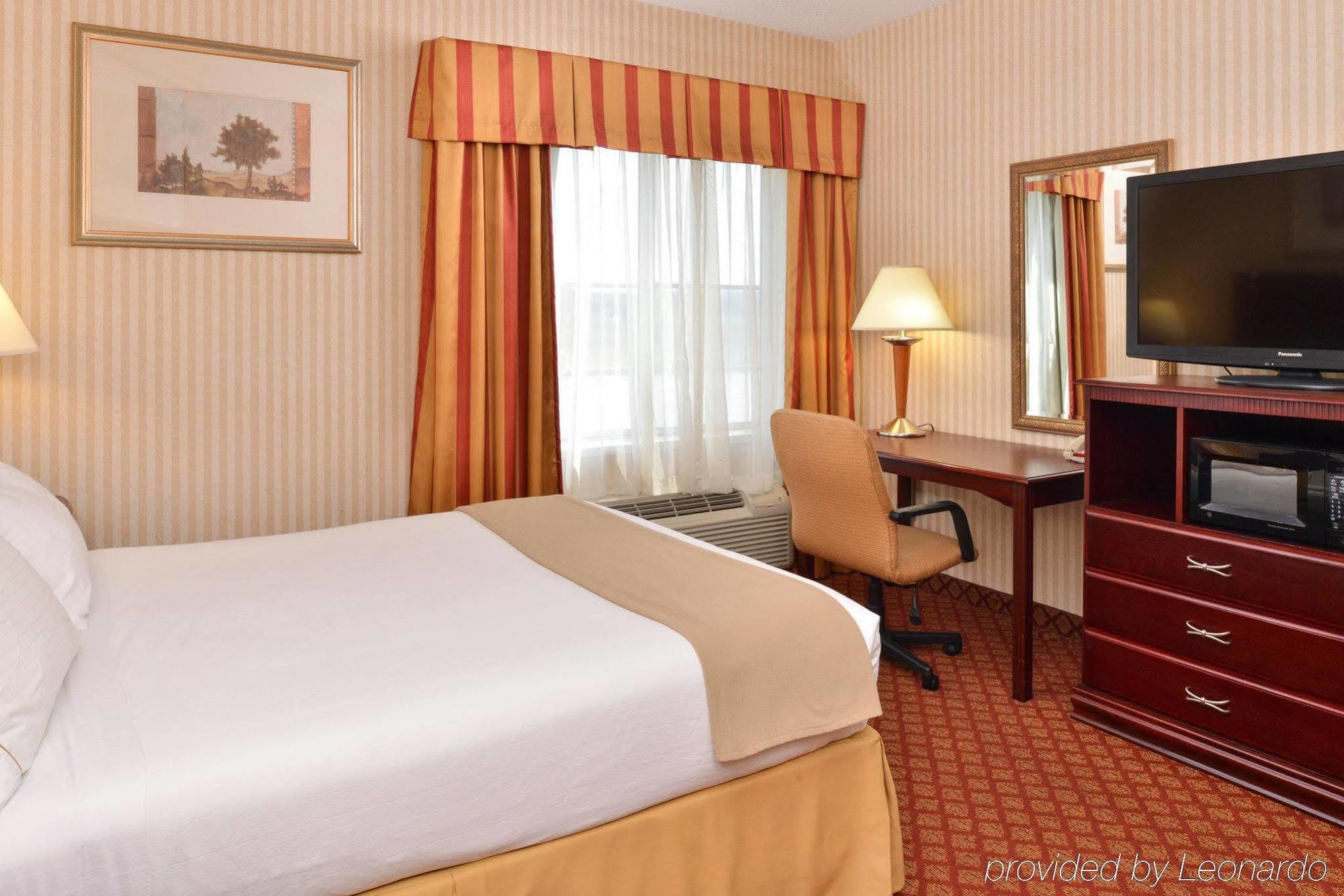 Holiday Inn Express Wixom By Ihg Buitenkant foto