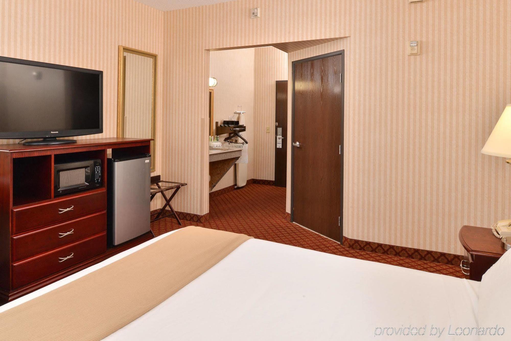 Holiday Inn Express Wixom By Ihg Buitenkant foto