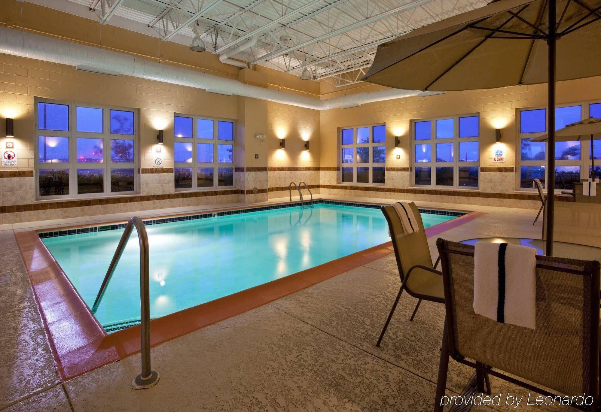 Holiday Inn Express Wixom By Ihg Buitenkant foto